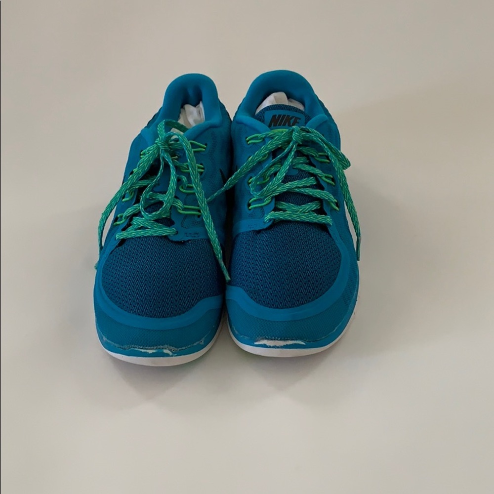 Nike - Picture 2 of 4